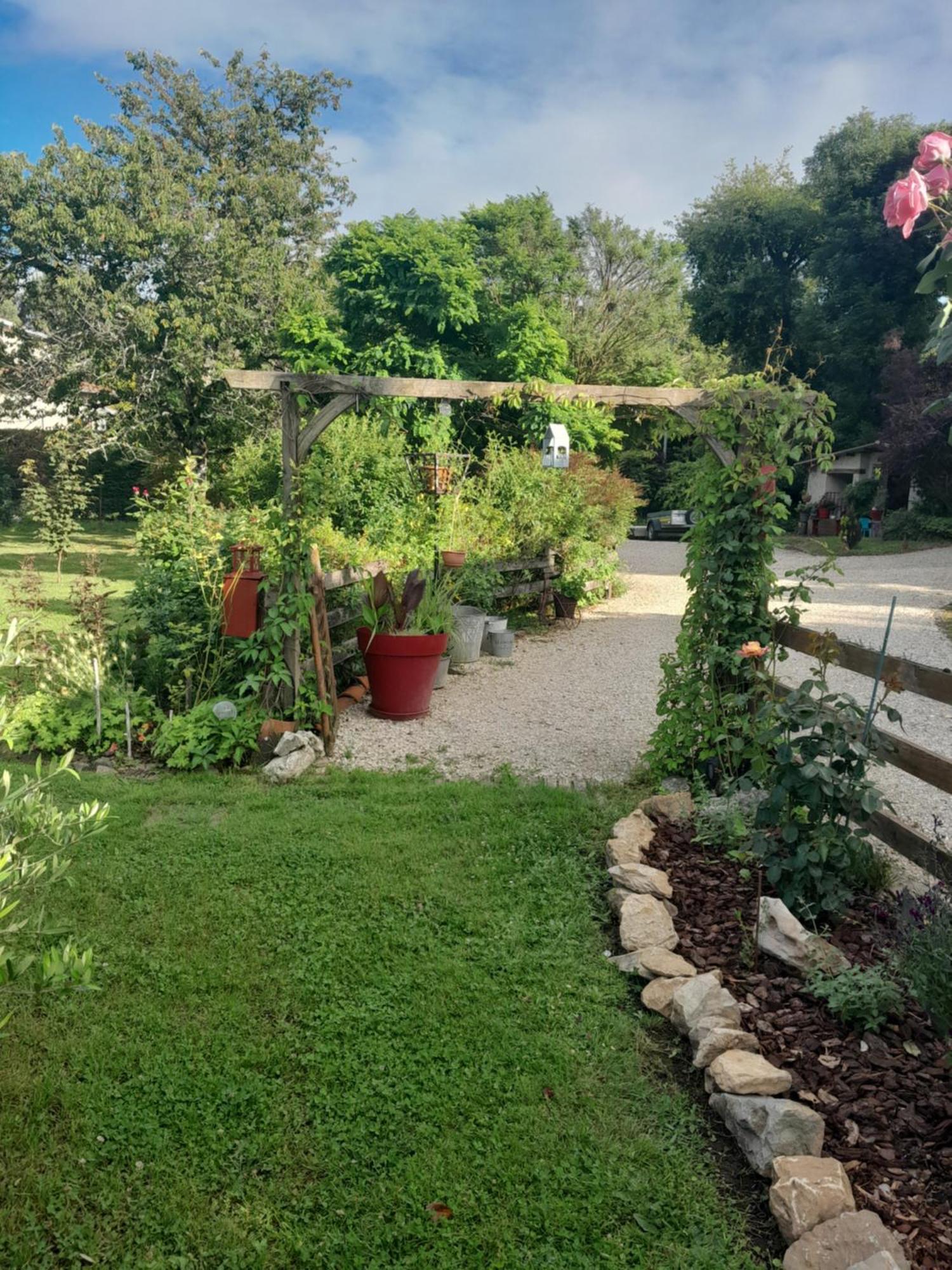 Chambre D'Hote Amitie Et Jardin Carmaux Exterior foto
